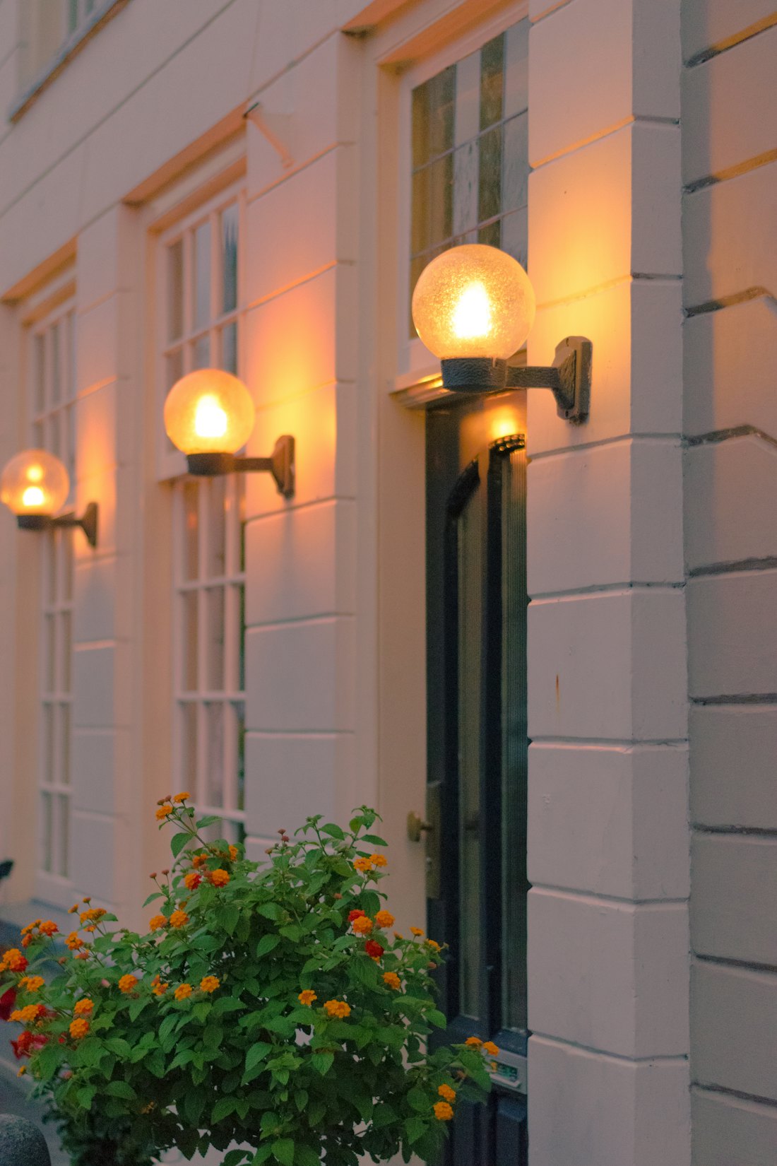 Exterior wall lights