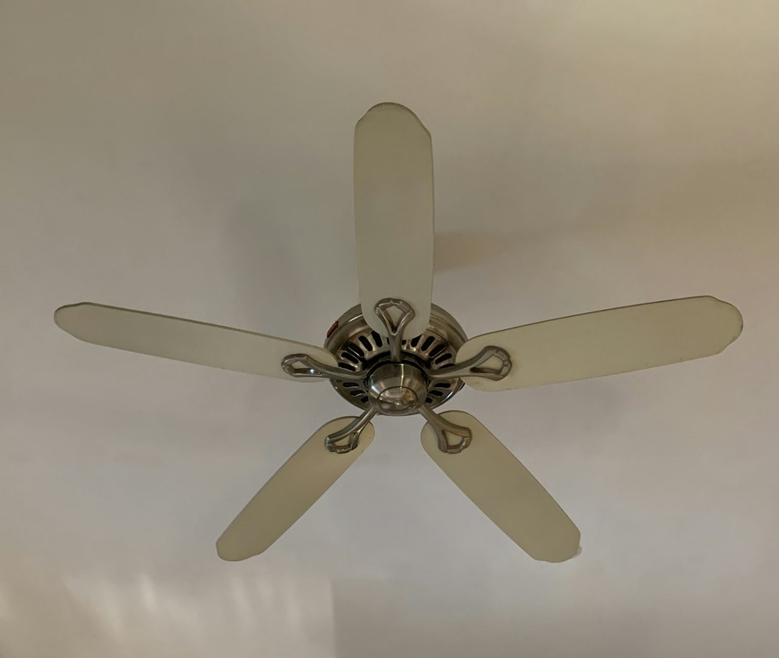 3-blade ceiling fan with timber blades